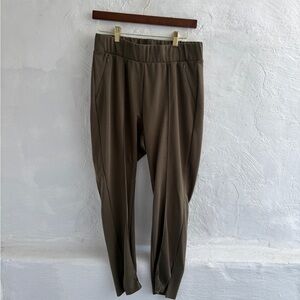 Universal standard pintuck pointe pants in olive